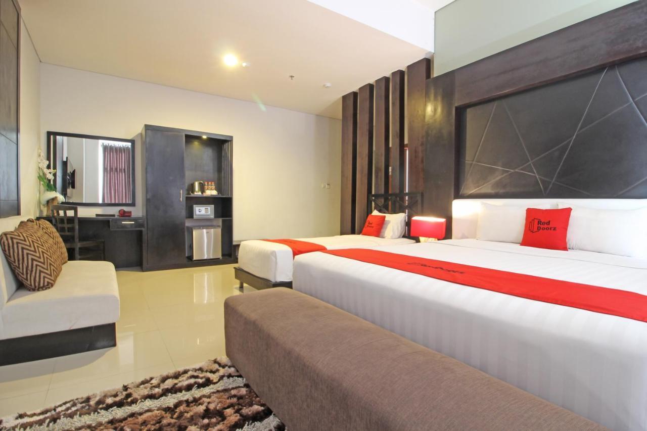 Reddoorz Premium Near Sleman City Hall Yogyakarta Ngoại thất bức ảnh