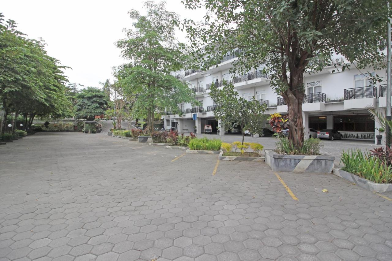 Reddoorz Premium Near Sleman City Hall Yogyakarta Ngoại thất bức ảnh
